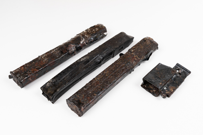 3x MP mags + loading tool