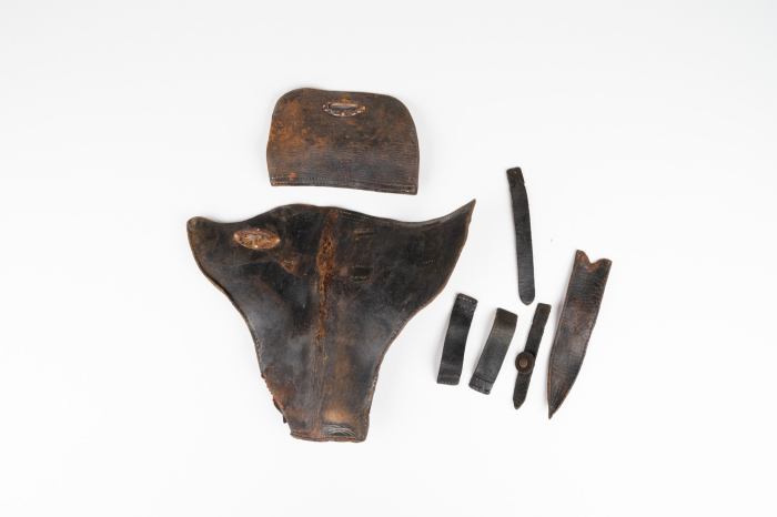 Relic flare gun holster