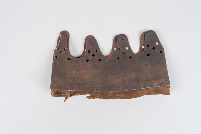 Unknown maker (but original) leather for 64 size helmet