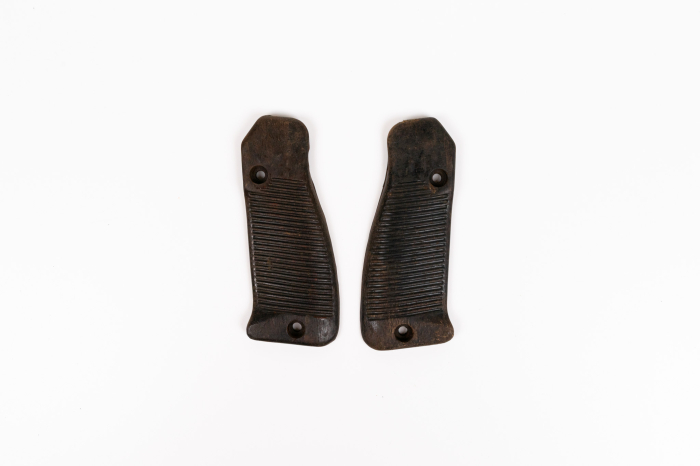 LP42 bakelite grips
